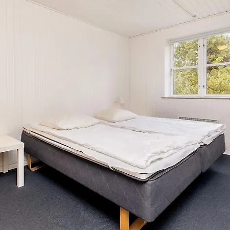 8 Person In * Blåvand